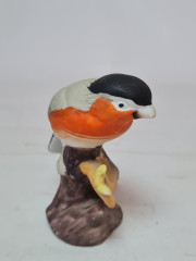 Статуэтка винтажная миниатюрная &quot;Снегирь на ветке&quot;, фарфор, 9 x 8 см, Тайвань, 1960-70гг.