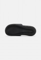 Nike Sportswear VICTORI ONE SLIDE Pantolette flach black/white VICTORI ONE SLIDE Мюли на плоской подошве черно-белый