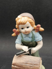 Статуэтка винтажная Im Stil Goebel &quot;Девочка с пилой&quot;, фарфор, 13 х 9см, Германия, 1960-70гг.
