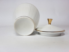 Winterling Roslau Bavaria Сахарница, белый фарфор с позолоченным ободком и рельефным узором, 10 x 8,5 см, Германия, 1960-70гг.