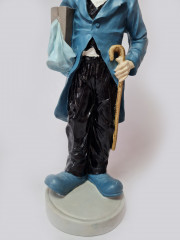 Статуэтка винтажная большая &quot;Чарли Чаплин в сине-черно-белом костюме с чемоданом и тростью&quot;, 23,5см x 8см, Германия, 1960-70гг.