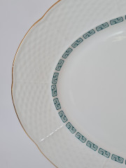 Блюдо овальное винтажное Thun, белый фарфор с зеленым узором и позолотой Natalie, 38 x 27,5 x 3,5 см, Чехословакия, 1960-70гг.