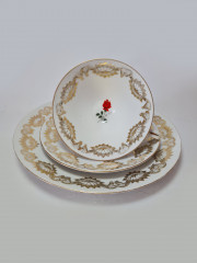 Bareuther Waldsassen Bavaria Чайное трио с позолоченным узором "Красная роза", Германия, 1960-70гг.