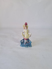 Статуэтка винтажная Im Stil Nippes &quot;Дама на лестнице&quot;, фарфор, 11 см, Германия, 1960-70гг.
