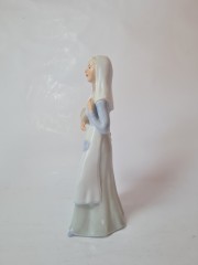 Miquel Requena Фарфоровая статуэтка &quot;Девушка в бело-голубом платье&quot;, 20,5см x 9см, Германия, 1960-70гг.