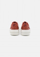 Nike Sportswear AIR FORCE 1 PLATFORM Sneaker low mars stone/burgundy crush/sail AIR FORCE 1 PLATFORM Низкие кроссовки женские марс камень/бордовый давка/парус