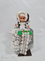 Фигурка винтажная &quot;Бабушка c пряжей на стуле&quot;, 15 см, Германия, 1960-70гг.