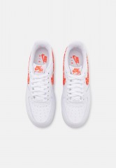 Nike Sportswear AIR FORCE 1 07 ESS SNKR Sneaker low white/rush orange AIR FORCE 1 07 ESS SNKR кроссовки женские низкие белый/оранжевый