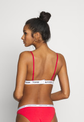 Tommy Hilfiger PADDED BRA Triangle bra tango red БЮСТГАЛЬТЕР С ПОДКЛАДКАМИ Бюстгальтер с треугольными чашечками красный танго