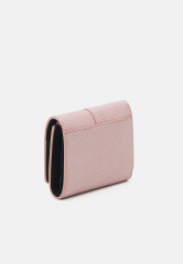 Tommy Hilfiger PLUSH FLAP WALLET Wallet soothing pink КОШЕЛЕК С ПЛЮШЕВЫМ КЛАПАНОМ Бумажник успокаивающий розовый