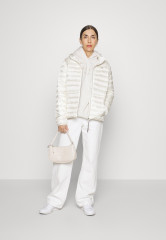 Tommy Hilfiger FEMININE Down jacket ecru ЖЕНСКОЕ Пуховик экрю
