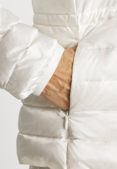 Tommy Hilfiger FEMININE Down jacket ecru ЖЕНСКОЕ Пуховик экрю