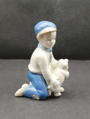 Статуэтка винтажная &quot;Мальчик с собакой&quot; в бело-голубых тонах, фарфор, 11 х 6.5 см, ГДР, 1980-90гг.