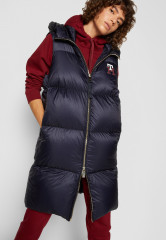 Tommy Hilfiger MONOGRAM BADGE VEST Waistcoat desert sky ЖИЛЕТ С МОНОГРАММОЙ Жилет небо пустыни