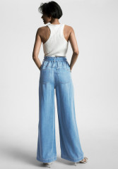 Tommy Hilfiger HIGH RISE WIDE LEG PAPERBAG Flared Jeans ava БУМАЖНАЯ СУМКА С ВЫСОКОЙ ПОСАДКОЙ И ШИРОКИМИ НОГАМИ Расклешенные джинсы ава