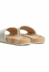 Tommy Hilfiger MONOGRAM WEBBING Pool slides light sandalwood MONOGRAM WEBBING Шлепанцы для бассейна светлое сандаловое дерево