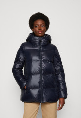 Tommy Hilfiger SORONA PADDED LOGO COAT Winter coat desert sky УТЕПЛЕННОЕ ПАЛЬТО SORONA LOGO Зимнее пальто небо пустыни