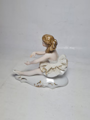 Статуэтка винтажная &quot;Танцовщица&quot;, фарфор, 12 x 13,5 см, Румыния, 1960-70гг.