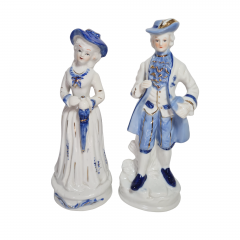 Две статуэтки винтажные &quot;Кавалер в сюртуке и шляпе&quot; и &quot;Дама в шляпе с зонтом&quot;, фарфор, Китай, 1970-80гг.