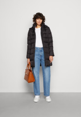 Tommy Hilfiger GLOBAL STRIPE COAT Down coat black GLOBAL STRIPE COAT Пуховик черный