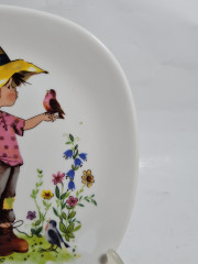 Тарелка декоративная винтажная Schirnding Bavaria, квадратная с ярким изображением ребенка в шляпе, 18,5 x 2 см, Германия,1960-1970гг.