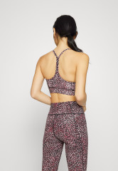 Tommy Hilfiger LIGHT INTENSITY  STRAP BRA Light support sports bra black LIGHT INTENSITY STRAP BRA Спортивный бюстгальтер с легкой поддержкой черный