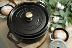 Staub Staub Br\u00e4ter Cocotte 24cm rund schwarz Staub Br>4ter Кокотка 24см круглая