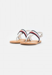 Tommy Hilfiger CORPORATE FLAT T-bar sandals ecru CORPORATE FLAT Сандалии с Т-образной перемычкой экрю