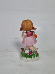 Статуэтка винтажная &quot;Девочка с гусем и корзиной апельсинов&quot;, ручная работа, фарфор, 11 см, Тайвань, 1970-80гг.