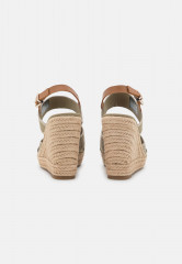 Tommy Hilfiger HIGH WEDGE Wedge sandals woodridge HIGH WEDGE Сандалии на танкетке Вудридж