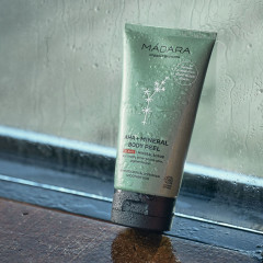 MADARA Aha+Mineral Korperpeeling Aha+Минеральный пилинг тела