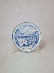 Тарелка декоративная винтажная Hutschenreuther, белый фарфор с рисунком в синих тонах "На зимнем катке, 20 x 2,5 см, Германия, 1960-70гг.