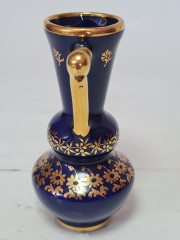Ваза винтажная Limoges France, темно-синий фарфор с золотым цветочным декором и позолоченными ручками, 9 x 6 см, Франция, 1960-70гг.